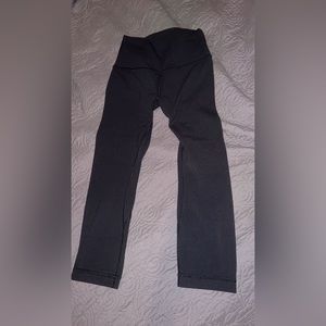 black cropped lululemon leggings